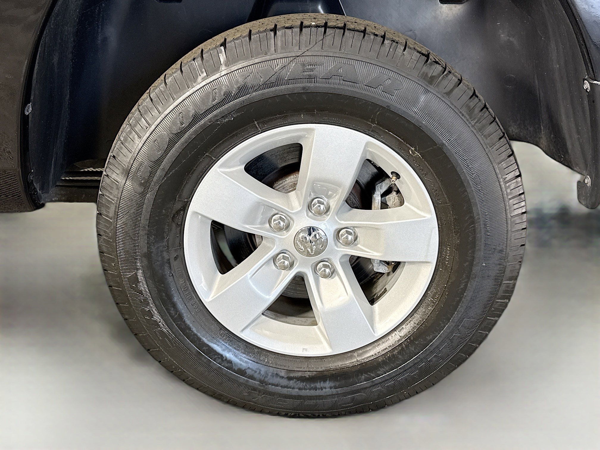 Used 2020 RAM 1500 Classic SLT AWD/4WD image 36