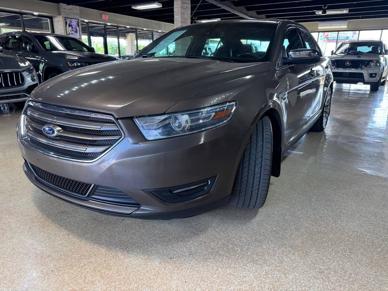 Used 2015 Ford Taurus Limited w/ Equipment Group 301A AWD/4WD image 3