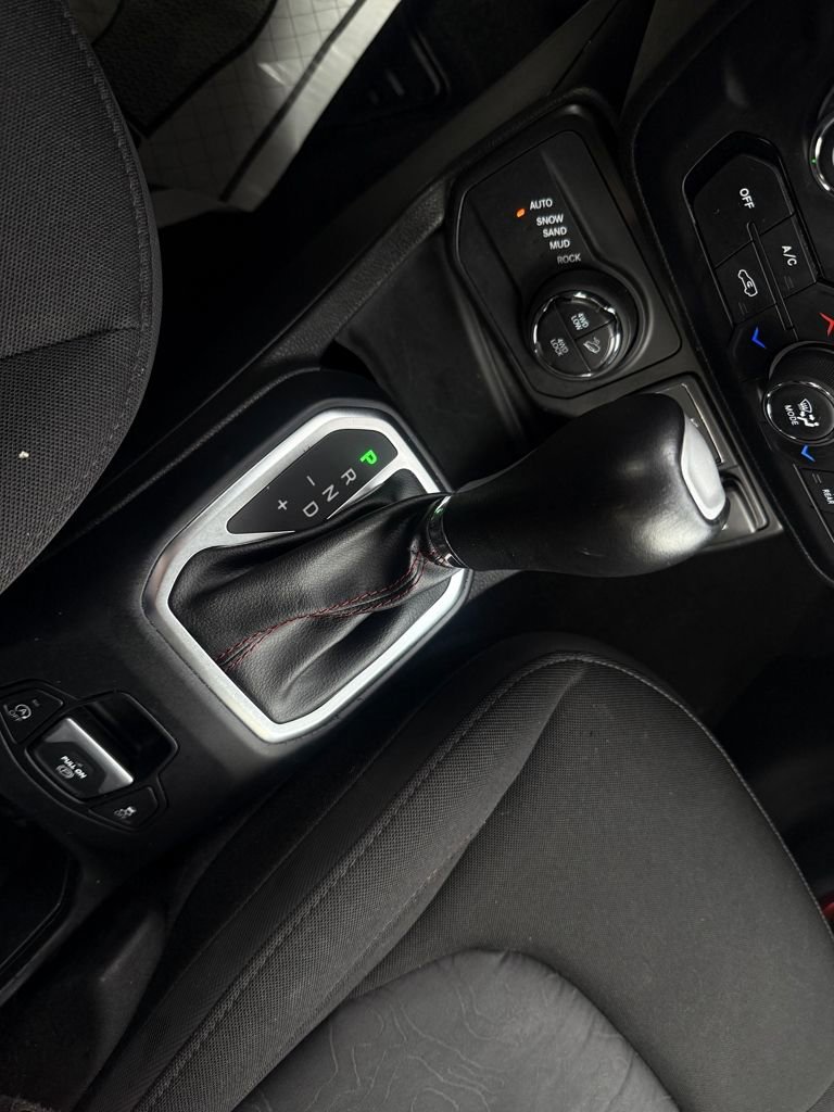 Used 2023 Jeep Renegade Trailhawk image 29