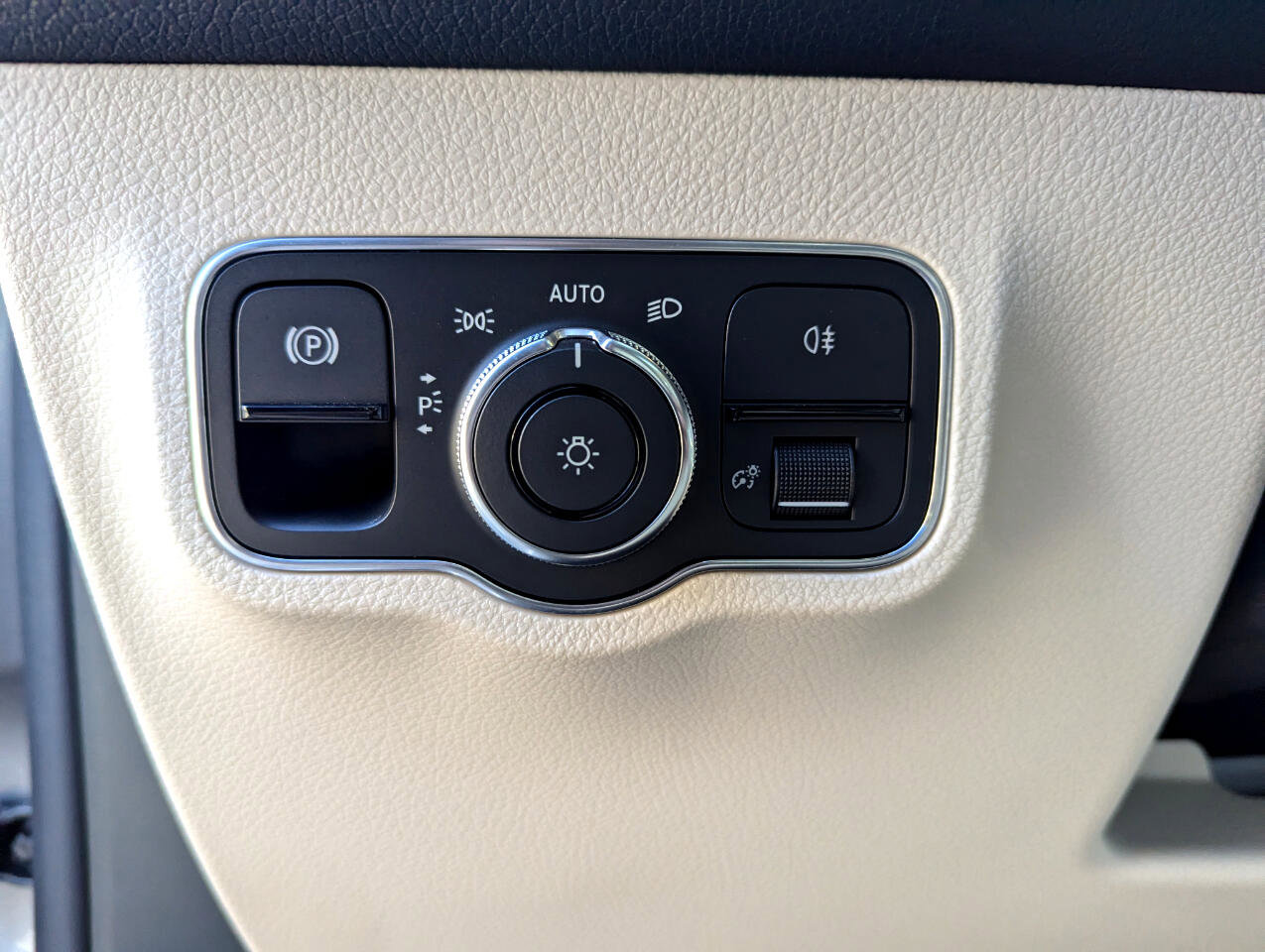 Used 2022 Mercedes-Benz EQB 300 4MATIC image 15