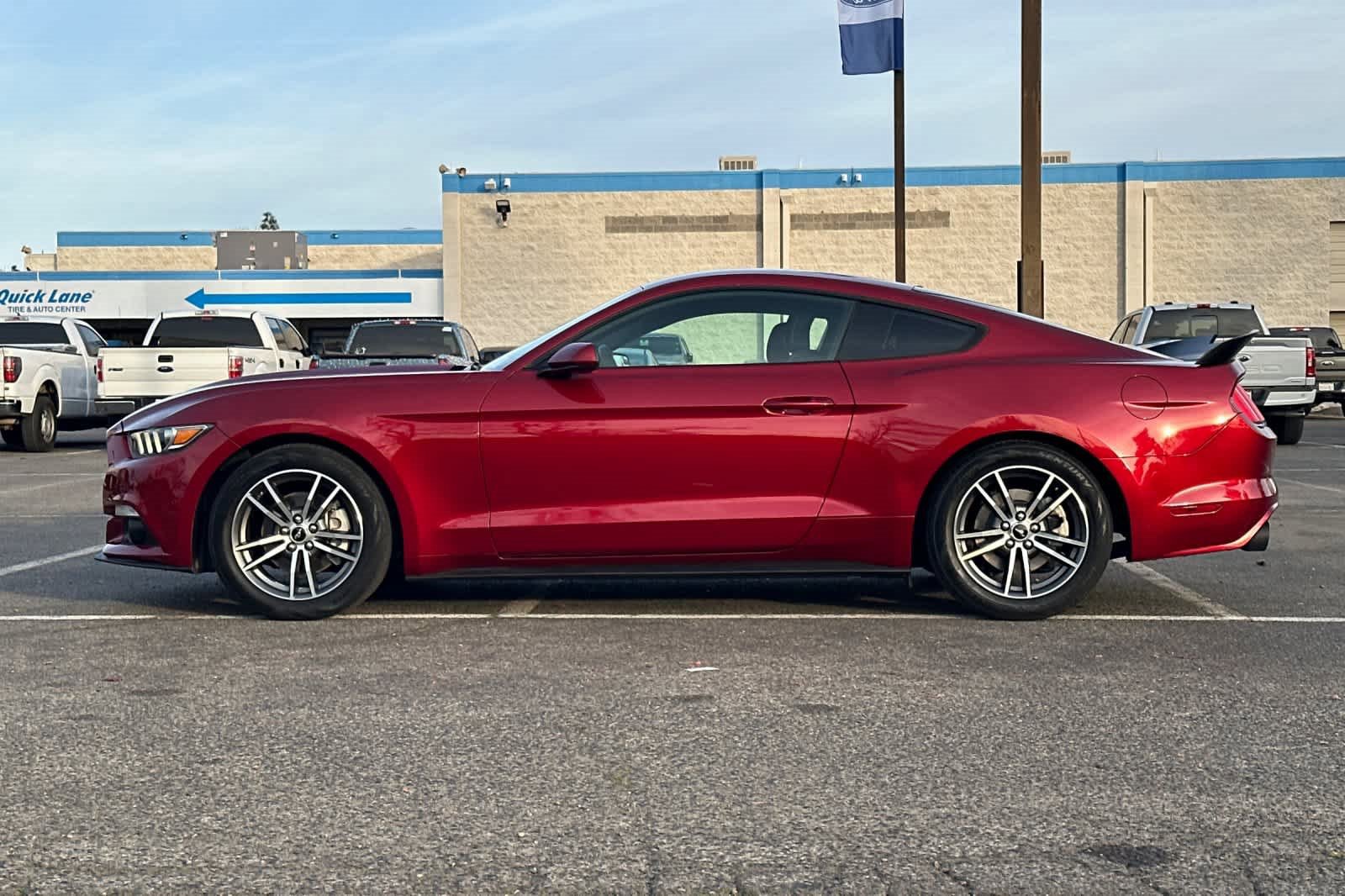 Used 2016 Ford Mustang Coupe image 5