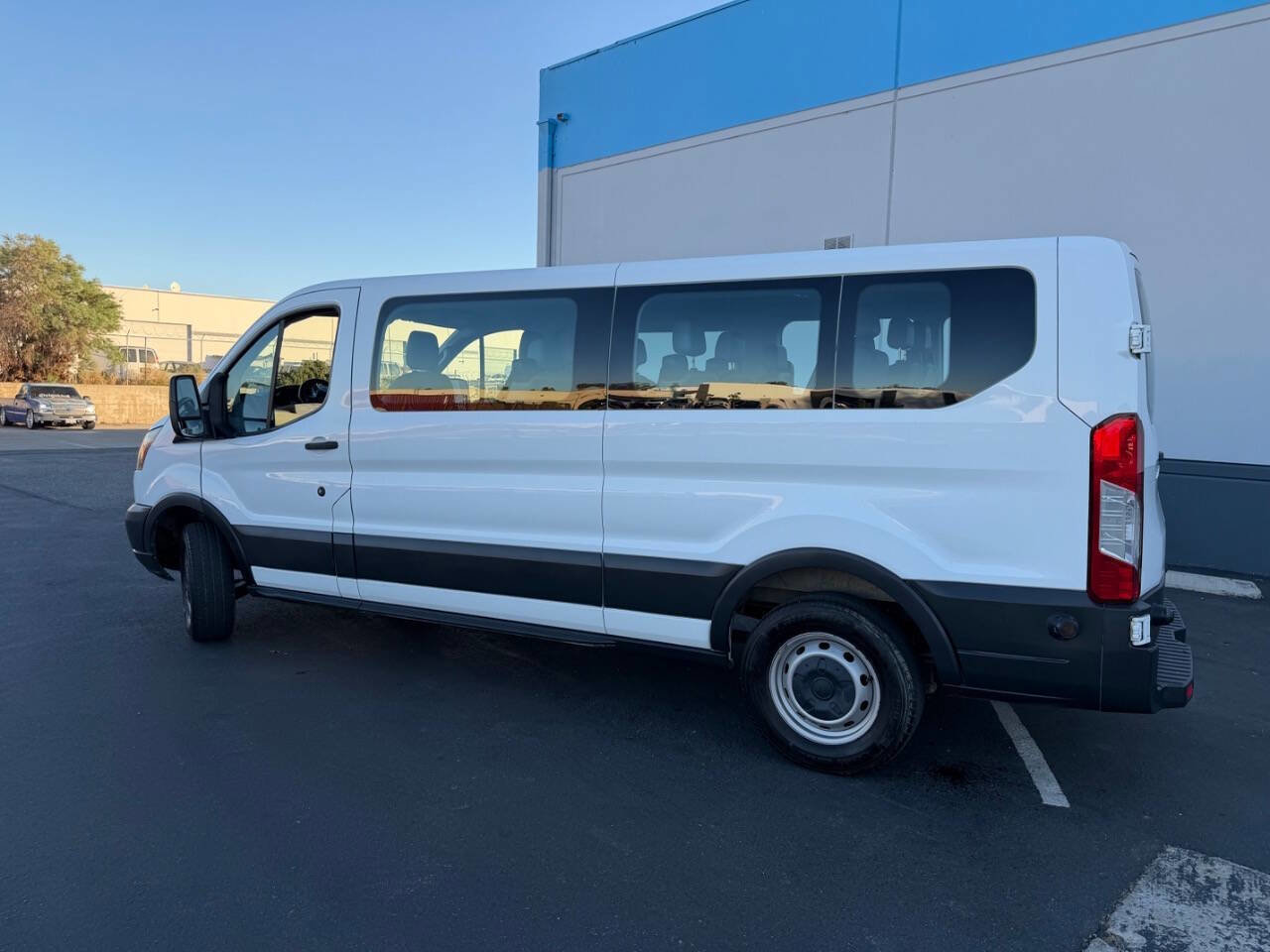 Used 2017 Ford Transit 350 XL image 7