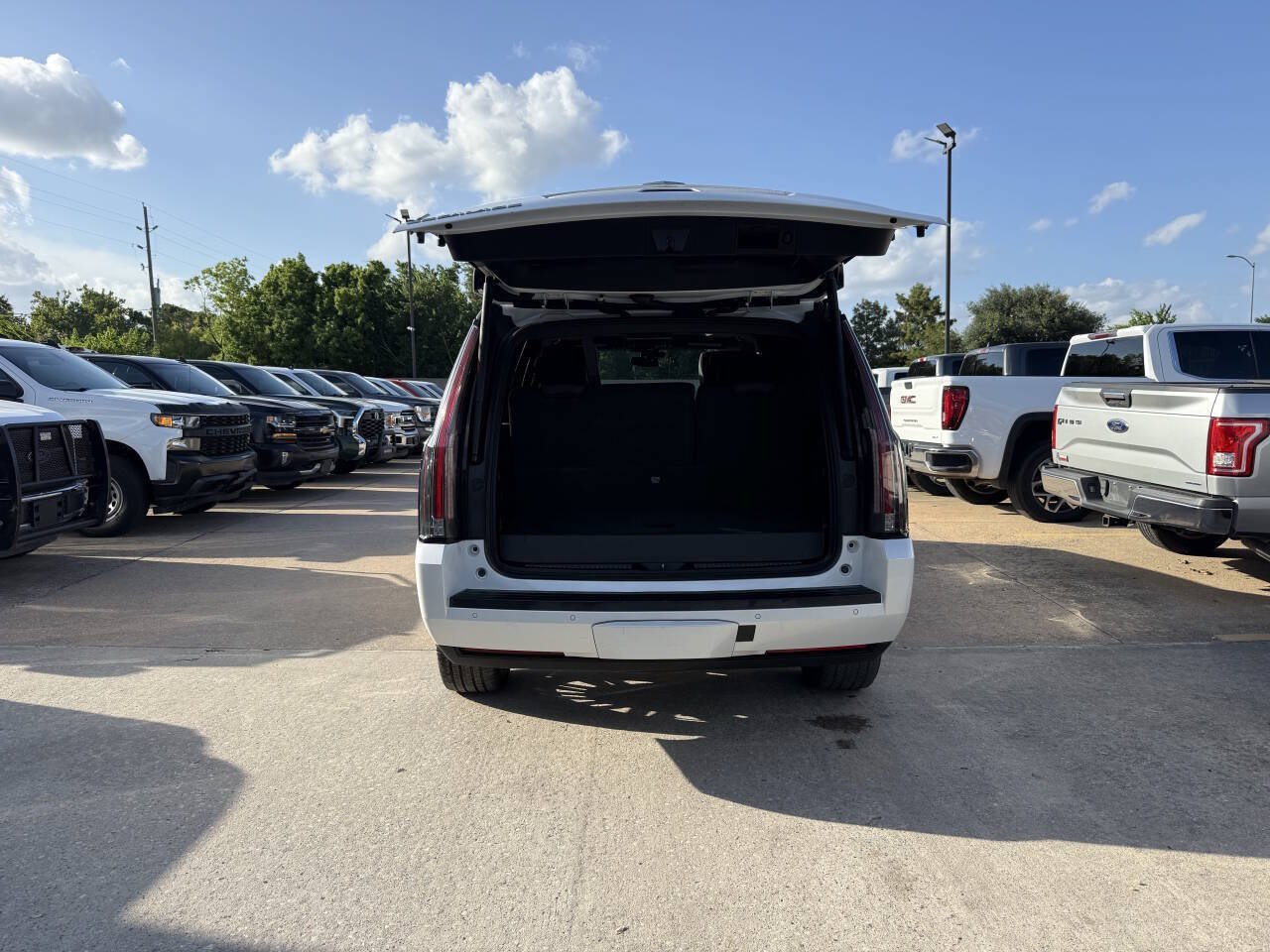 Used 2017 Cadillac Escalade Platinum AWD/4WD image 40