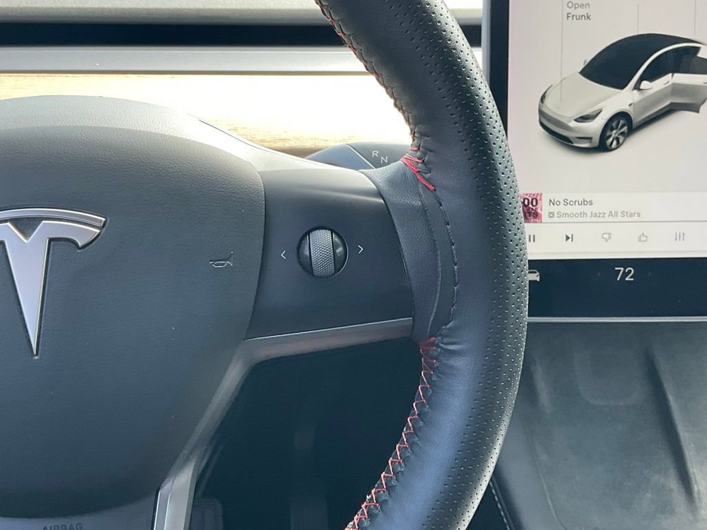 Used 2021 Tesla Model Y Long Range image 40