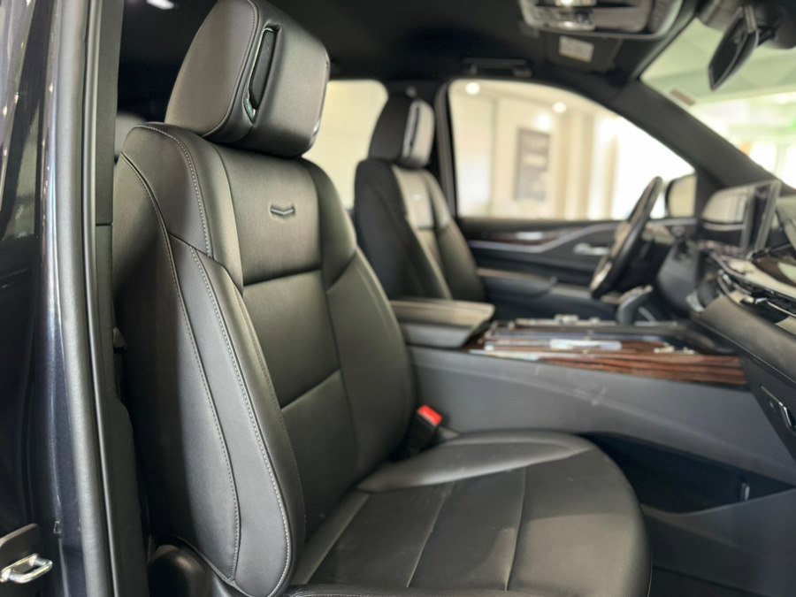Used 2023 Cadillac Escalade ESV Luxury image 18