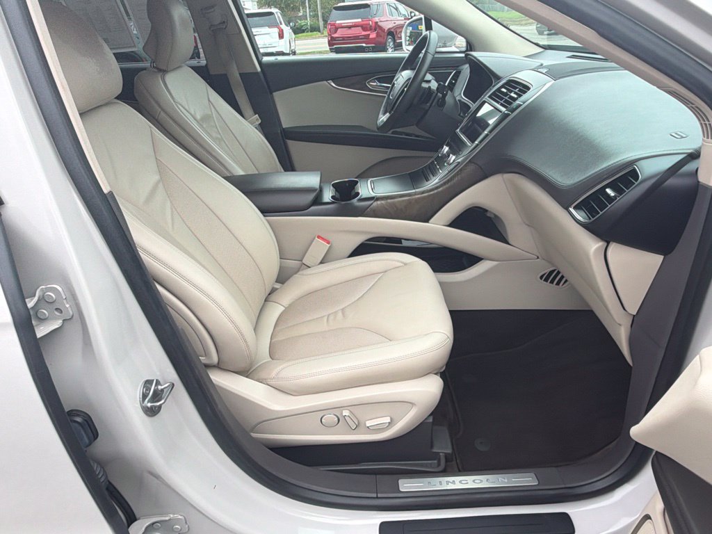 Used 2019 Lincoln Nautilus Select FWD image 9