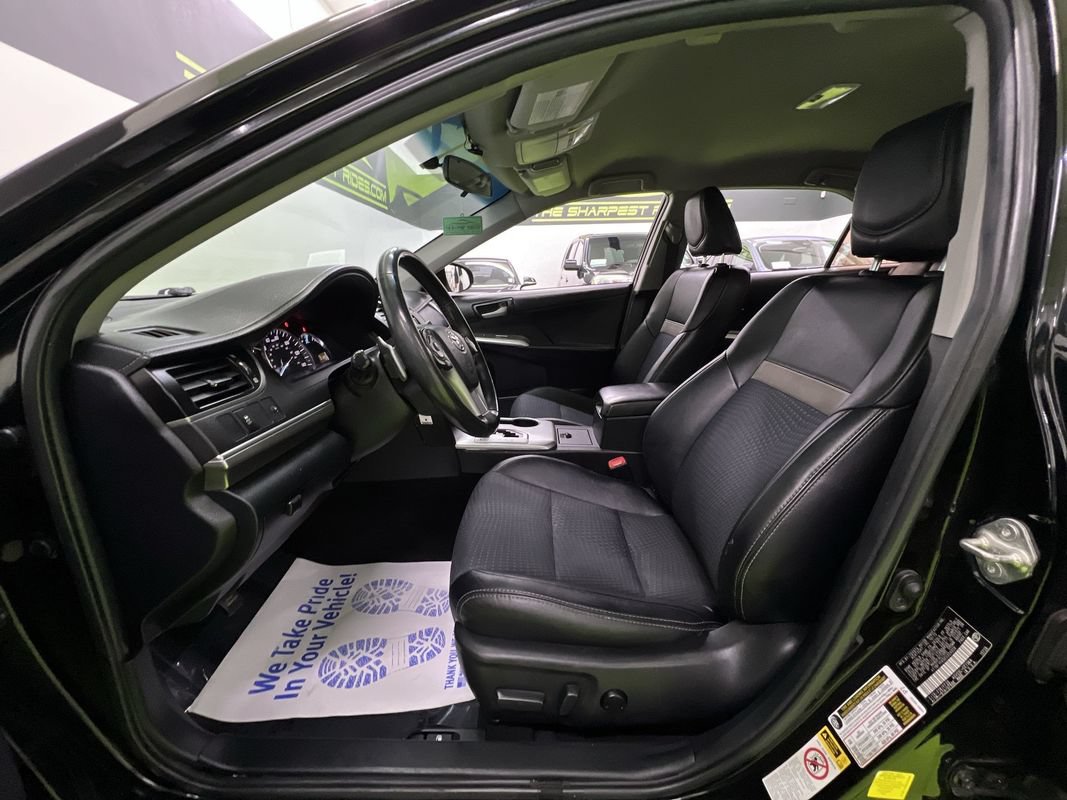 Used 2014 Toyota Camry SE FWD image 17