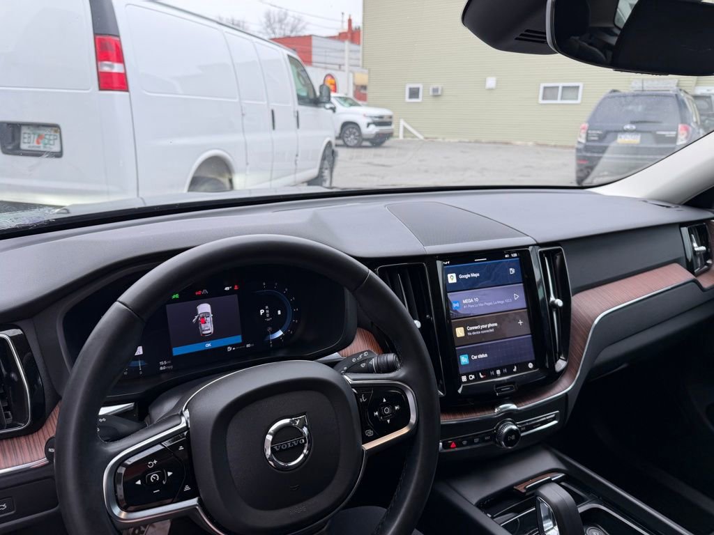 Used 2024 Volvo XC60 B5 Plus image 19