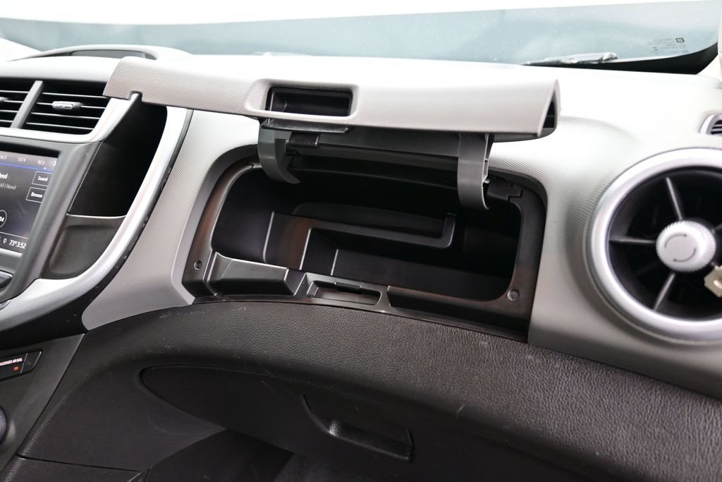 Used 2020 Chevrolet Sonic LT FWD image 34