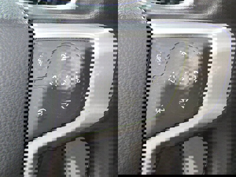 Used 2023 GMC Terrain SLT image 24