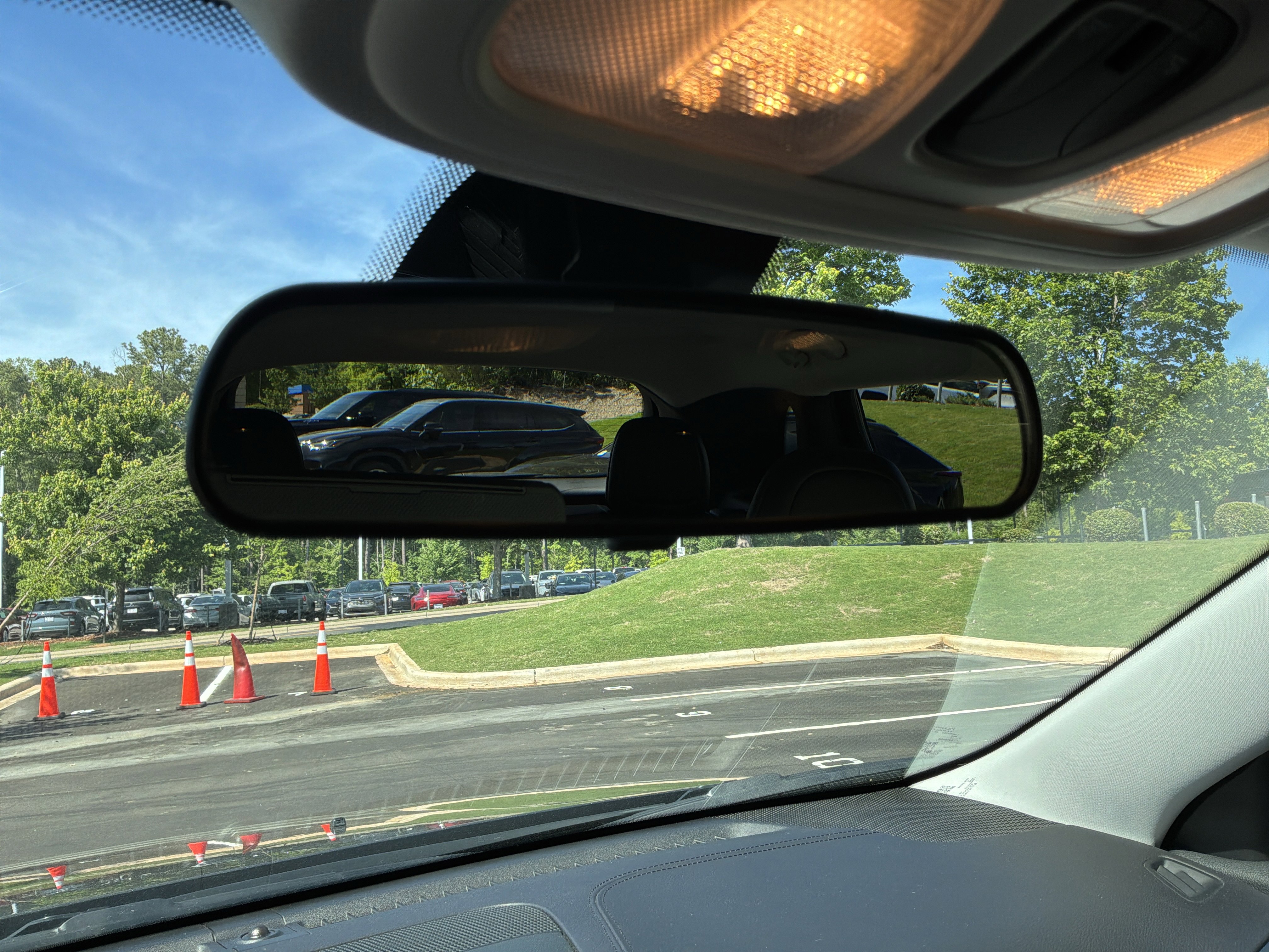 Used 2019 Jeep Cherokee Latitude Plus FWD image 27