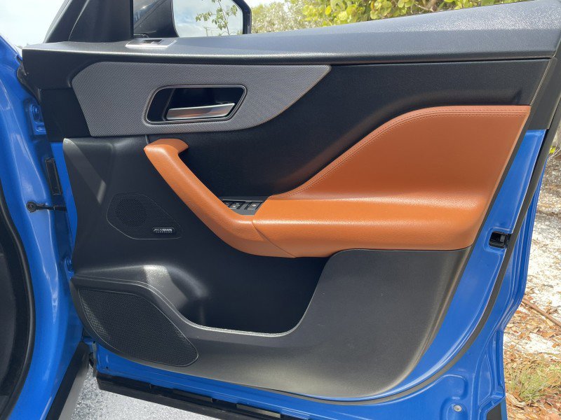 Used 2020 Jaguar F-PACE SVR image 34