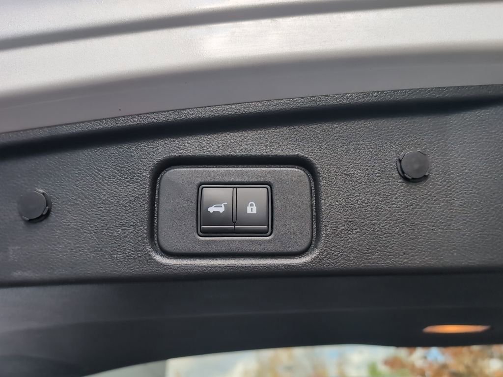 Used 2022 Nissan Pathfinder Platinum w/ Cargo Package image 11