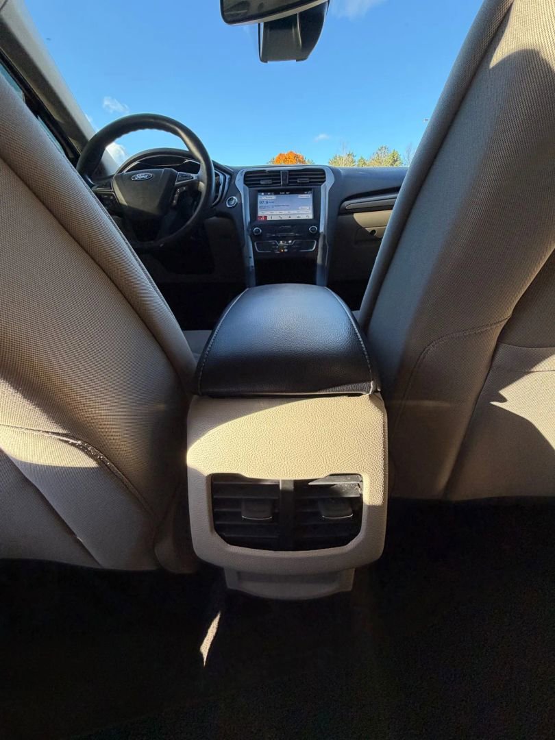 Used 2019 Ford Fusion SE image 28