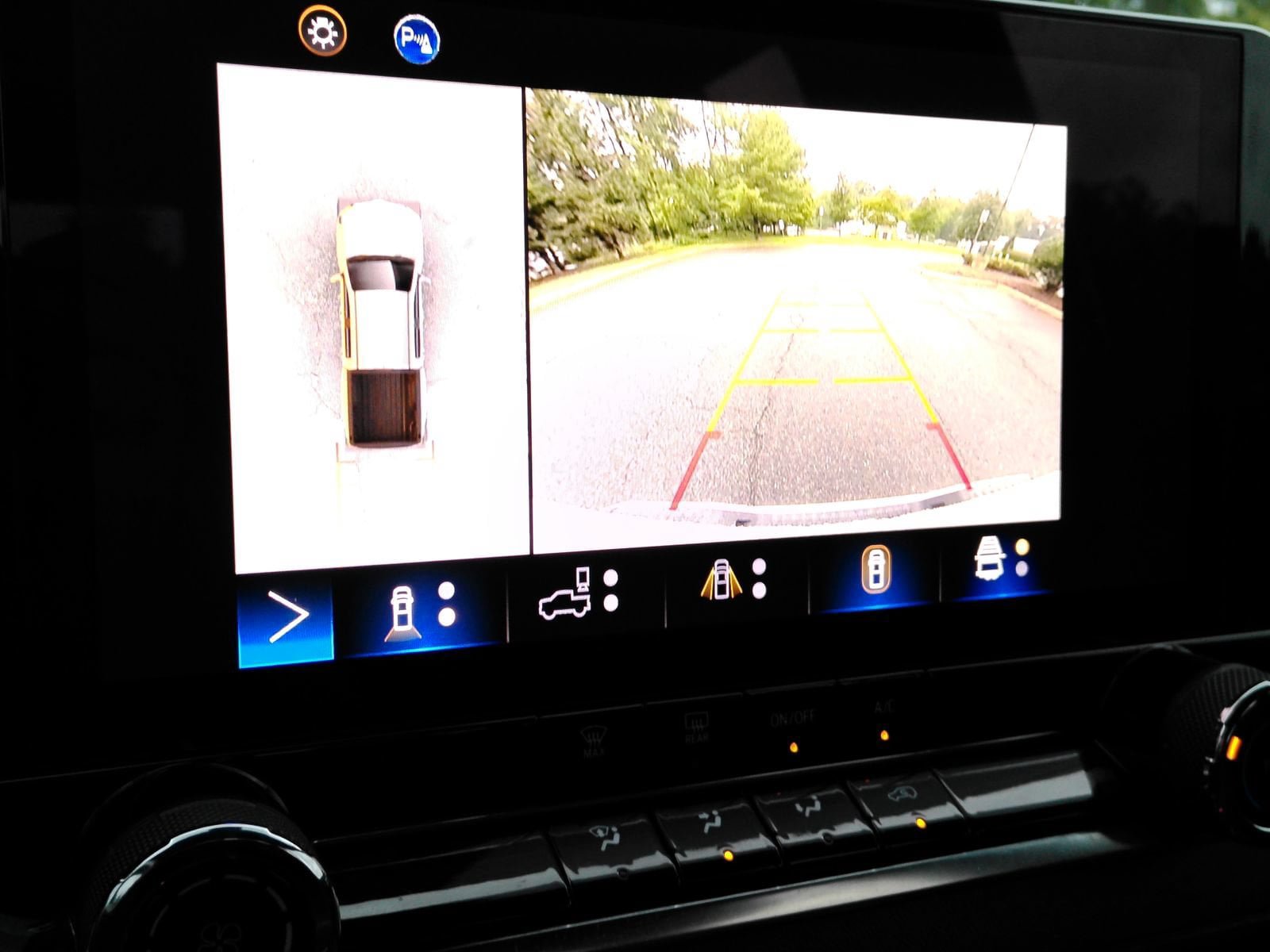 Used 2023 Chevrolet Colorado Trail Boss w/ Technology Package AWD/4WD image 26