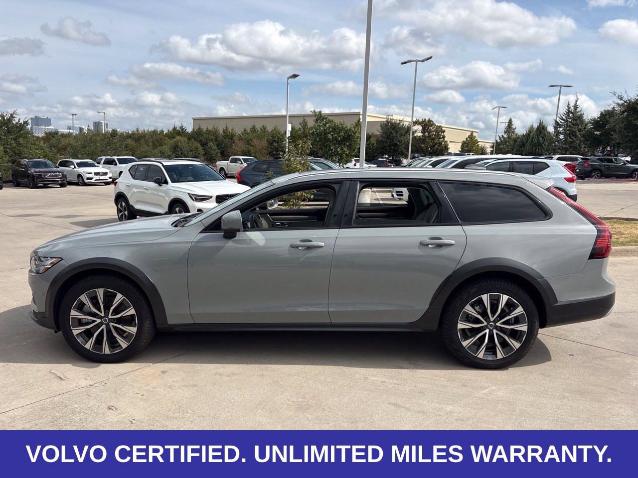 Certified 2025 Volvo V90 B6 Cross Country Plus AWD/4WD image 10