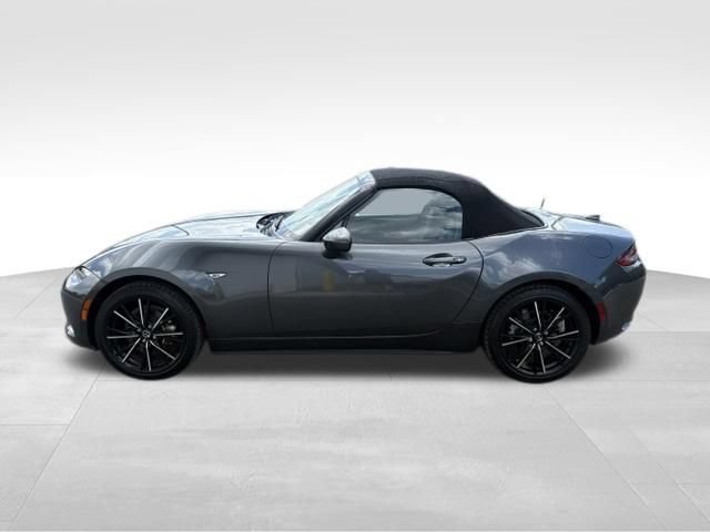 Used 2024 MAZDA MX-5 Miata Grand Touring RWD image 12