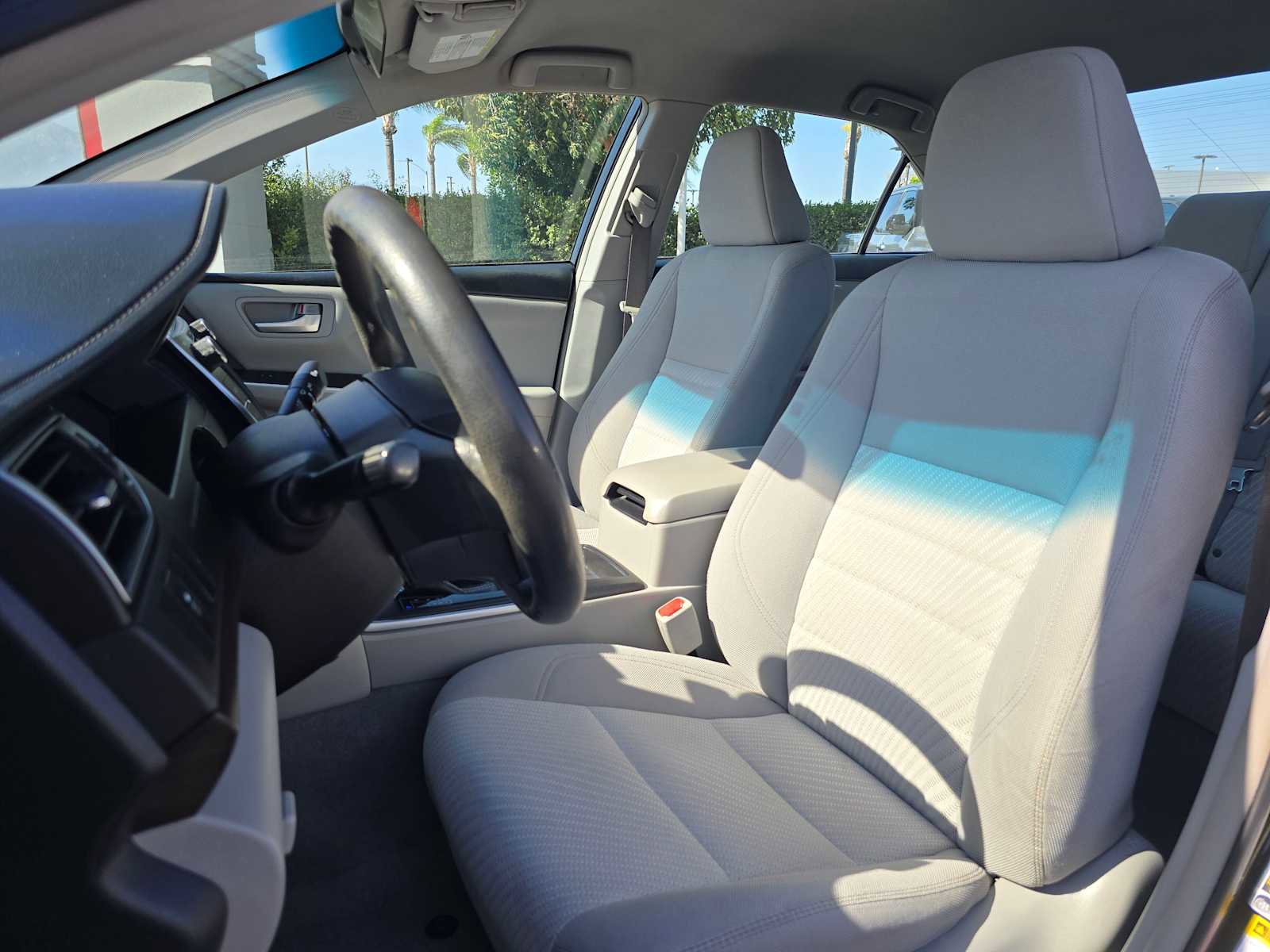 Used 2017 Toyota Camry LE FWD image 23