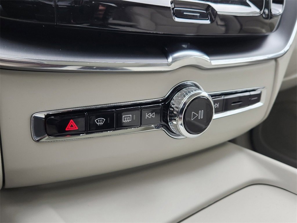 New 2025 Volvo XC60 B5 Plus w/ Protection Package Premier image 14