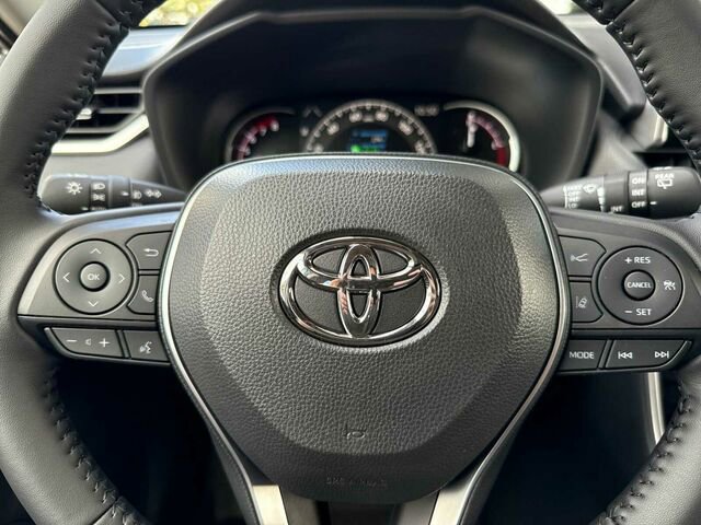 Used 2025 Toyota RAV4 XLE Premium image 28