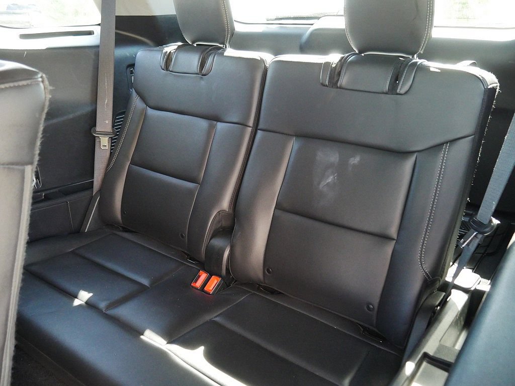 Used 2023 Ford Explorer XLT w/ Equipment Group 202A AWD/4WD image 18
