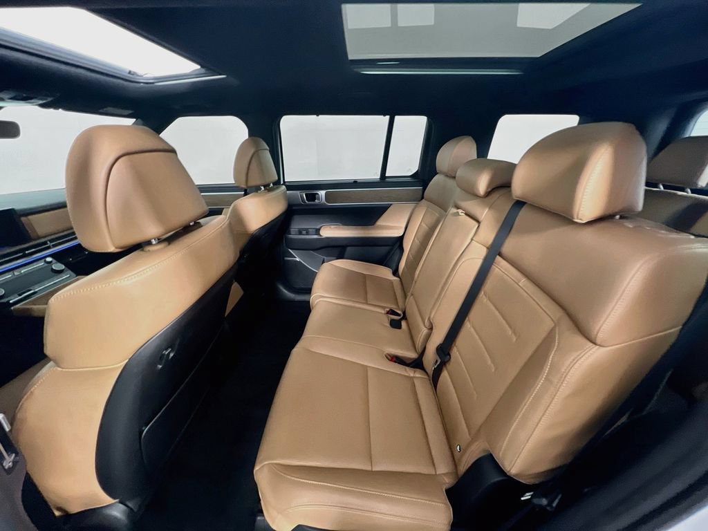 Certified 2025 Hyundai Santa Fe Limited AWD/4WD image 26