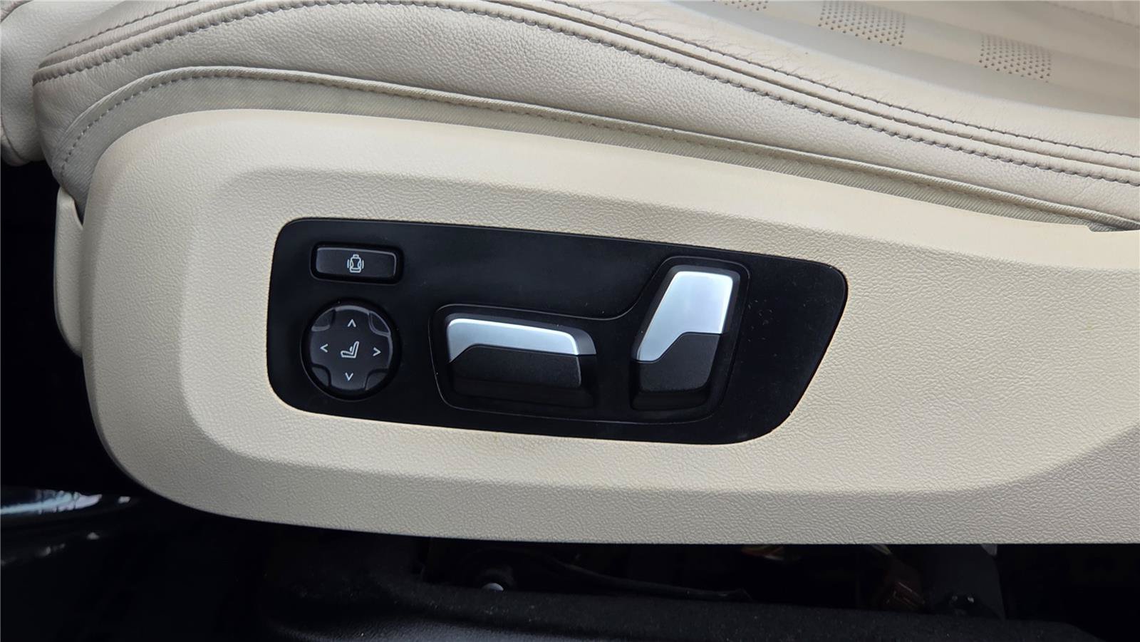 Used 2022 BMW X5 xDrive45e w/ Climate Comfort Package AWD/4WD image 17