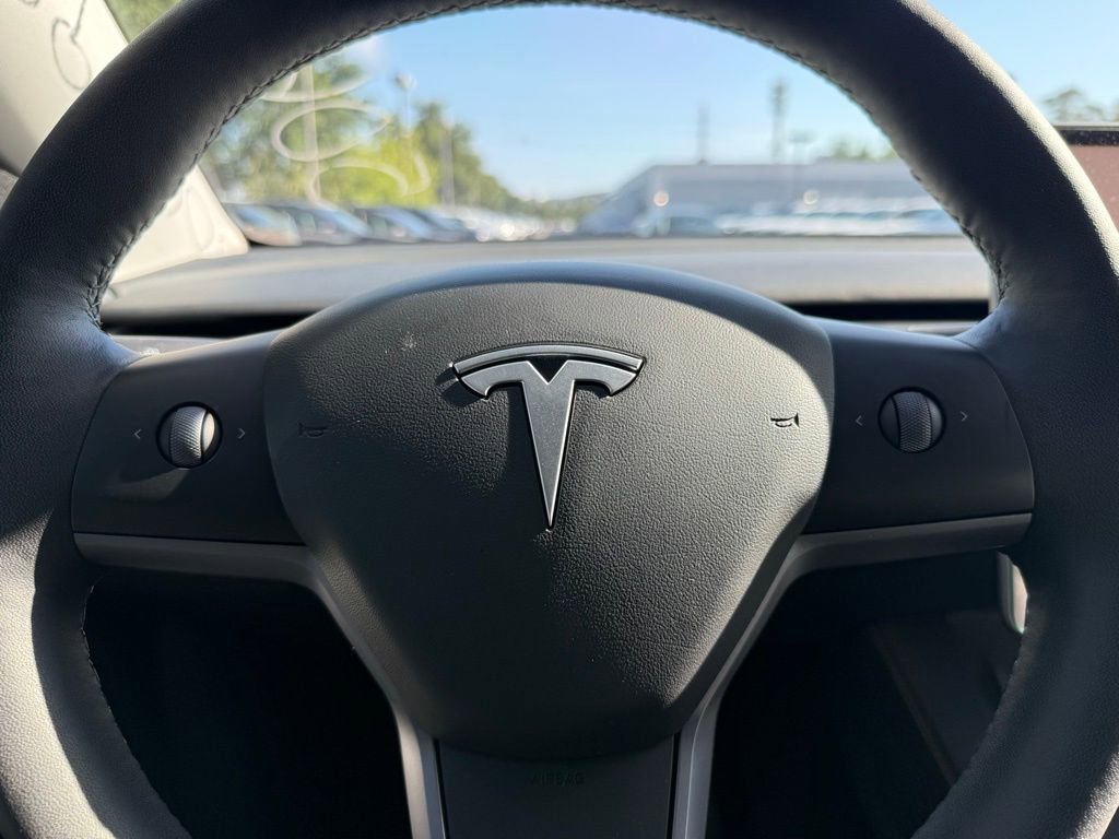 Used 2022 Tesla Model Y Long Range image 23