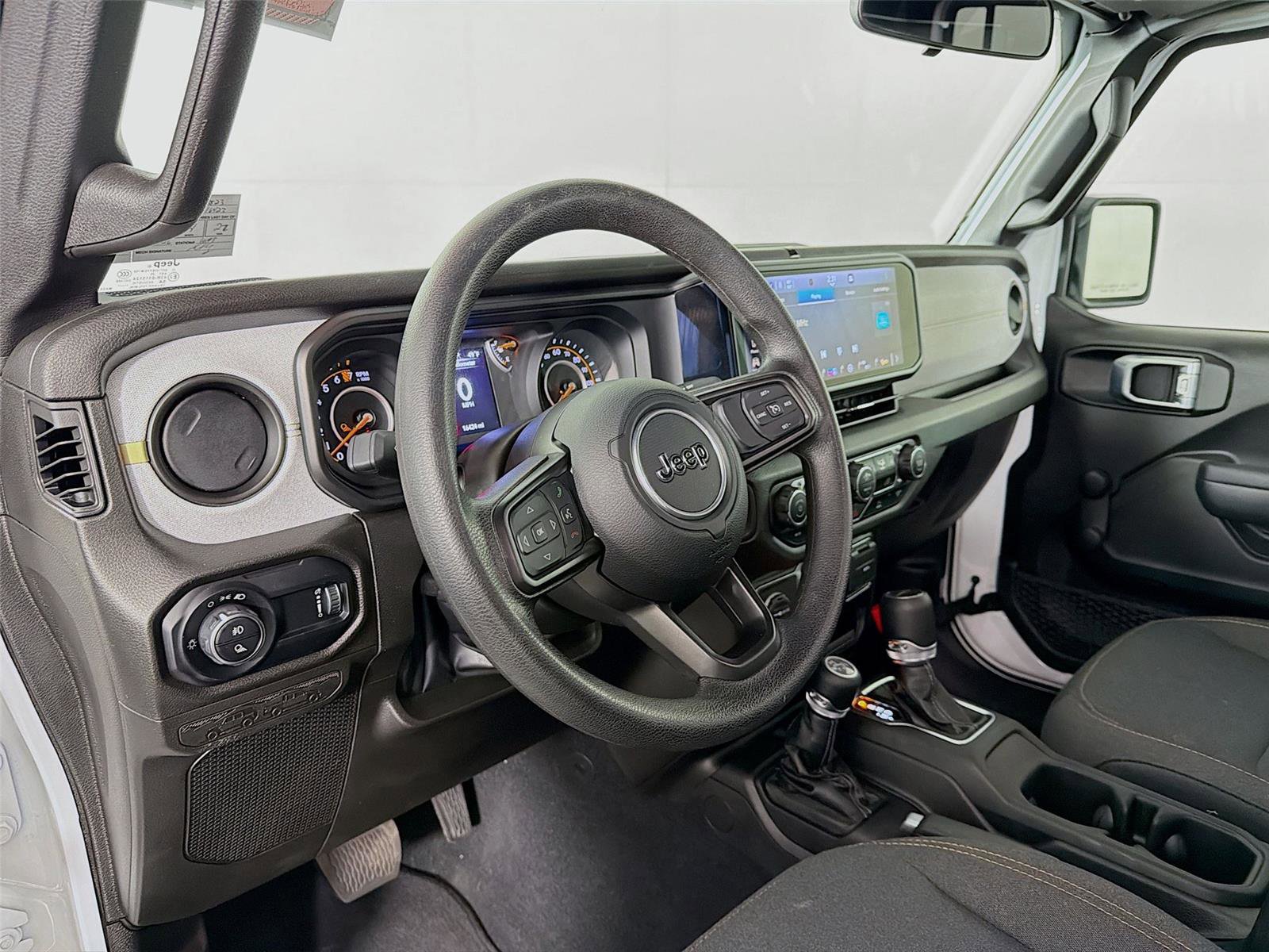 Used 2024 Jeep Gladiator Sport AWD/4WD image 9