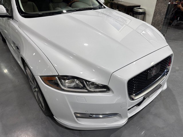 Used 2016 Jaguar XJ R-Sport RWD image 30