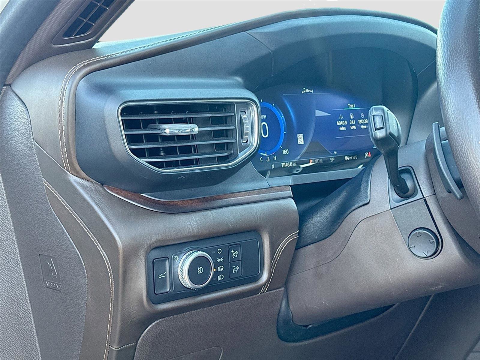 Used 2021 Ford Explorer King Ranch w/ Premium Technology Package RWD image 10