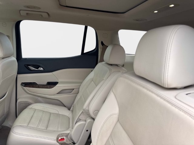 Used 2020 GMC Acadia Denali w/ Technology Package FWD image 14