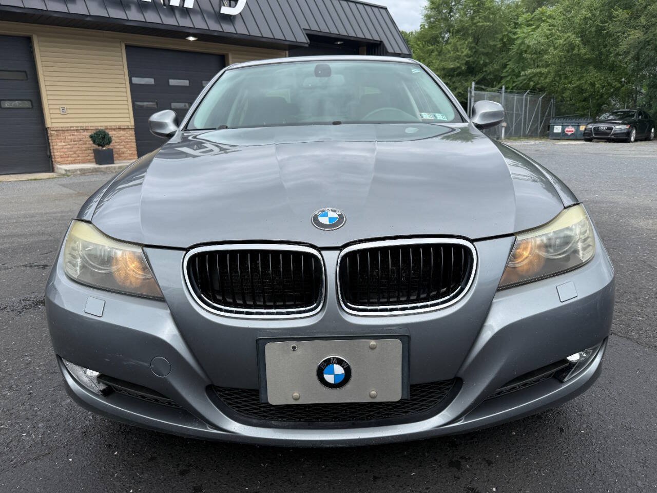Used 2009 BMW 328i xDrive Sedan AWD/4WD image 2