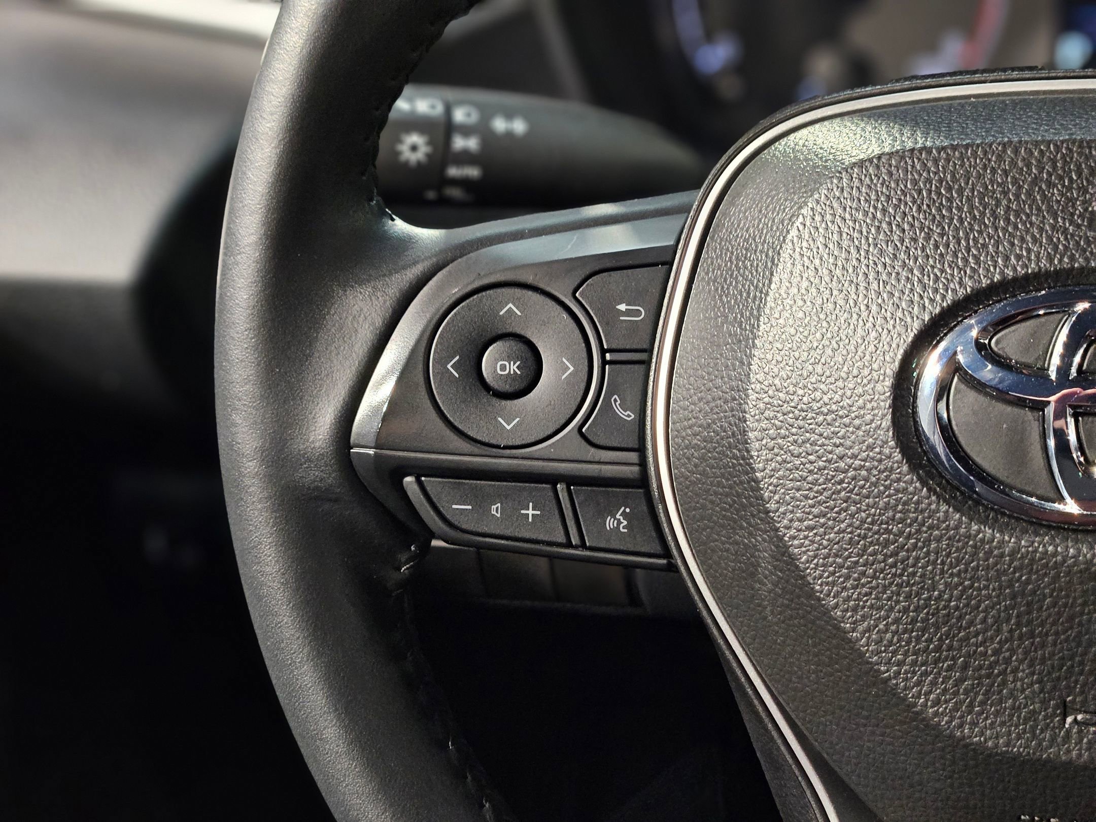 Used 2025 Toyota Corolla SE image 26