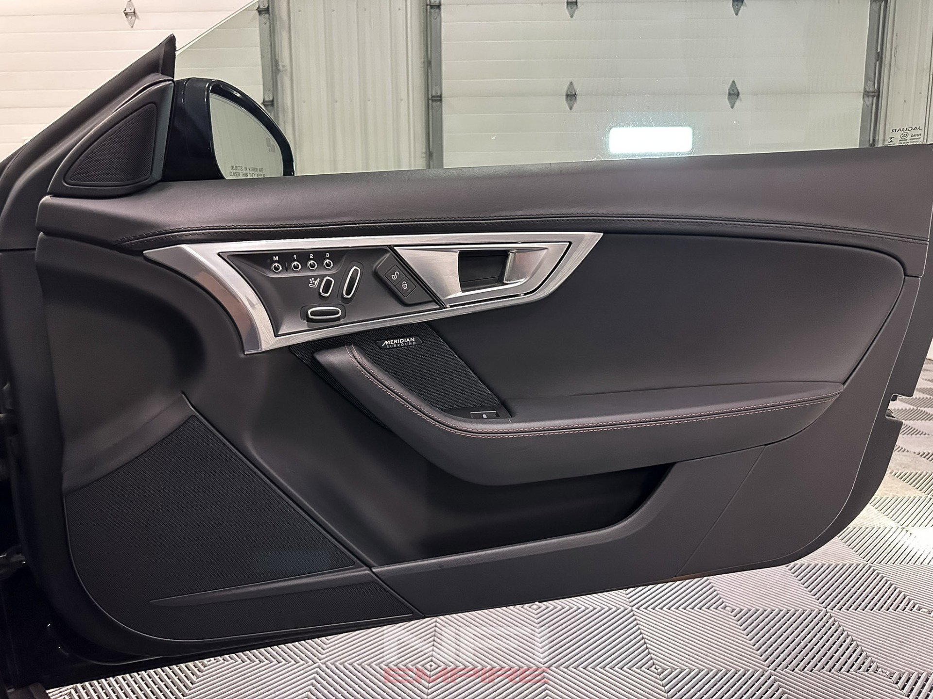 Used 2018 Jaguar F-TYPE R image 39