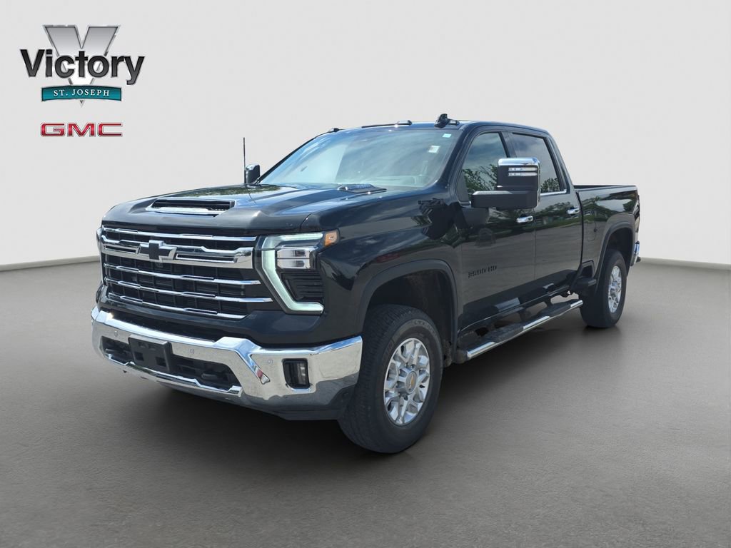 Used 2024 Chevrolet Silverado 3500 LTZ w/ LTZ Premium Package AWD/4WD image 3