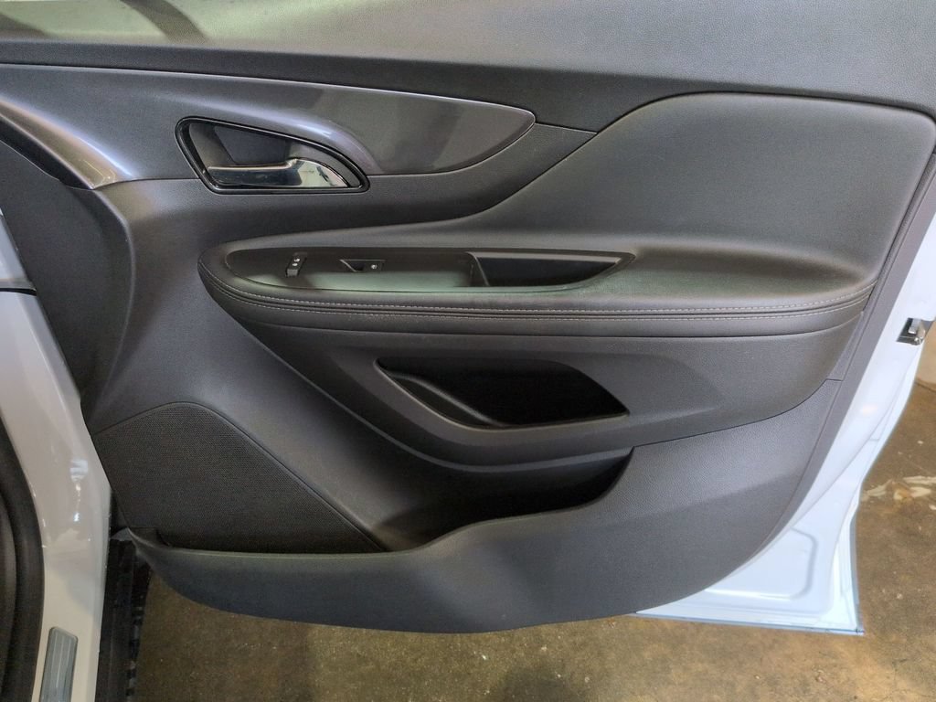 Used 2022 Buick Encore Preferred AWD/4WD image 29