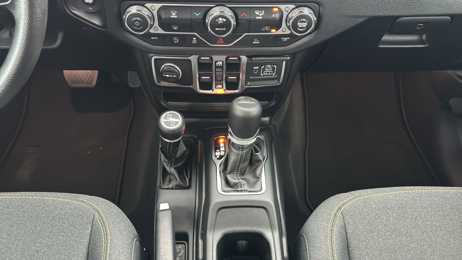 Used 2025 Jeep Gladiator Sport image 33