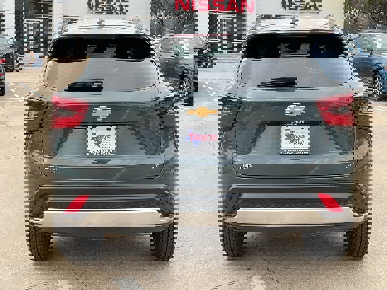 Used 2025 Chevrolet Trax LT w/ LT Convenience Package image 6