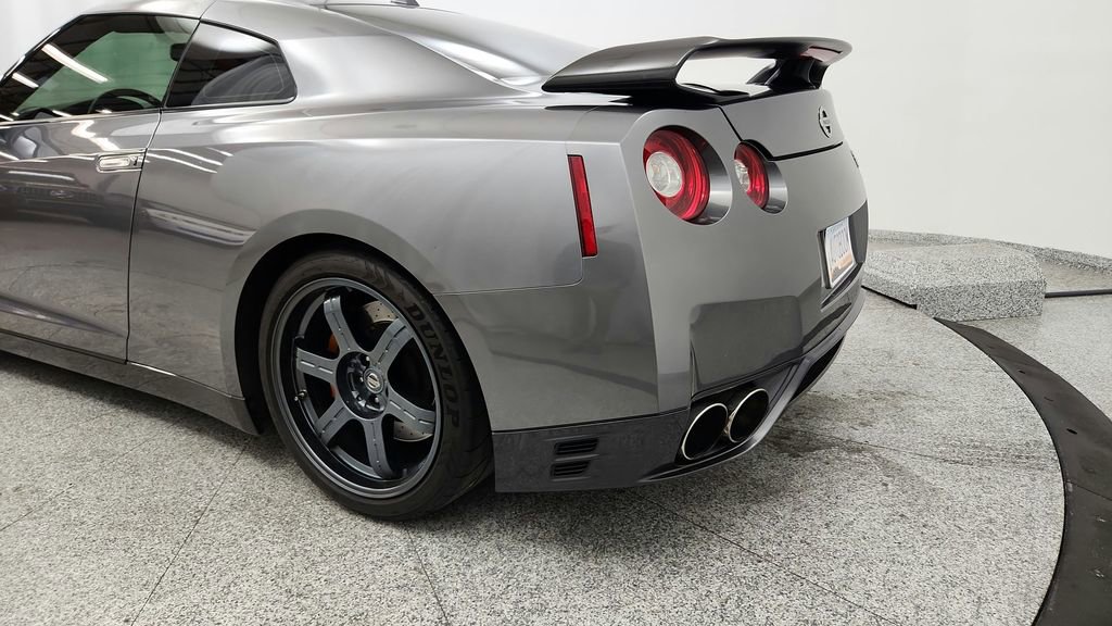 Used 2016 Nissan GT-R Black Edition image 17