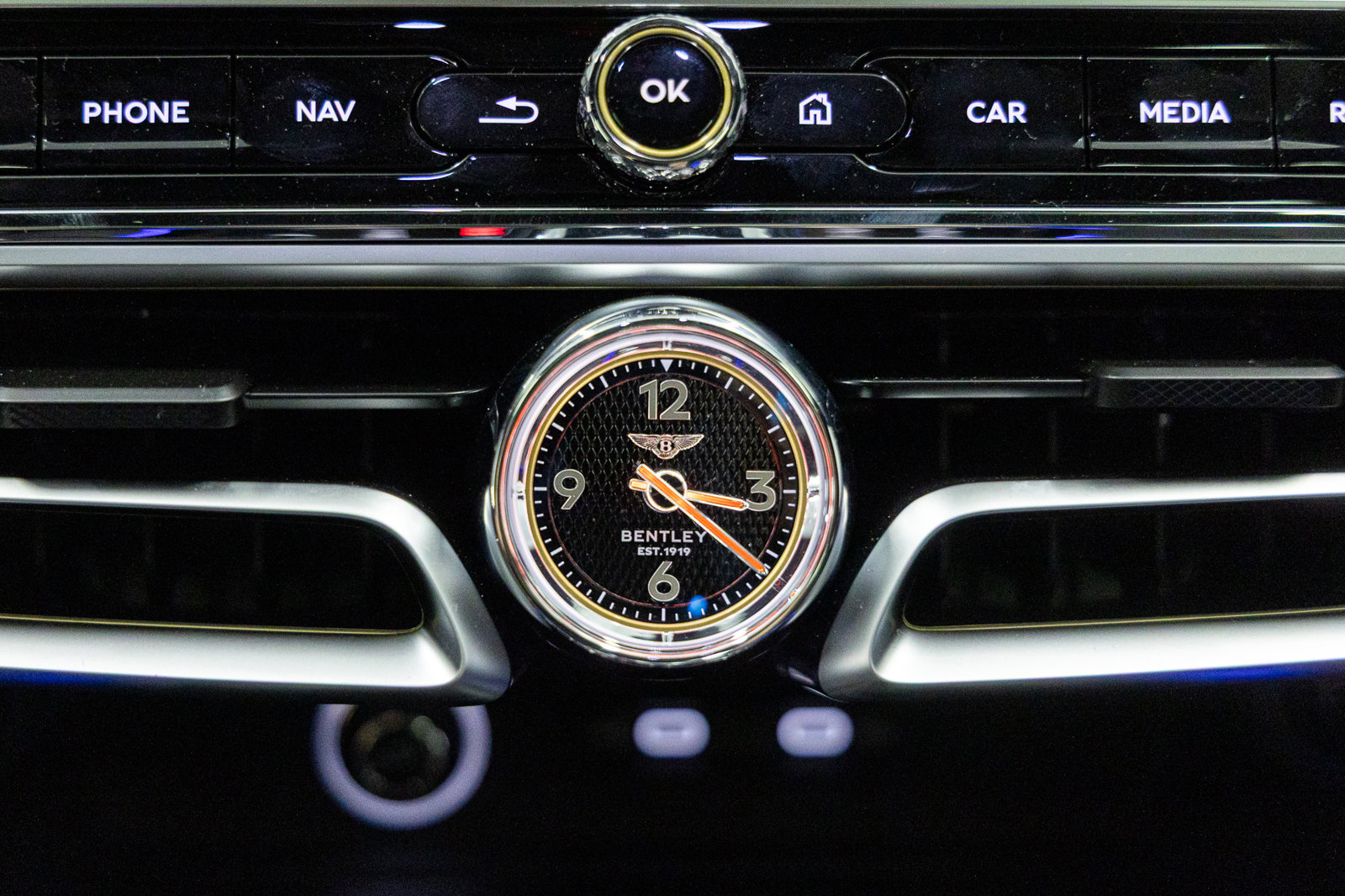 New 2026 Bentley Flying Spur Plug-In Hybrid AWD/4WD image 32