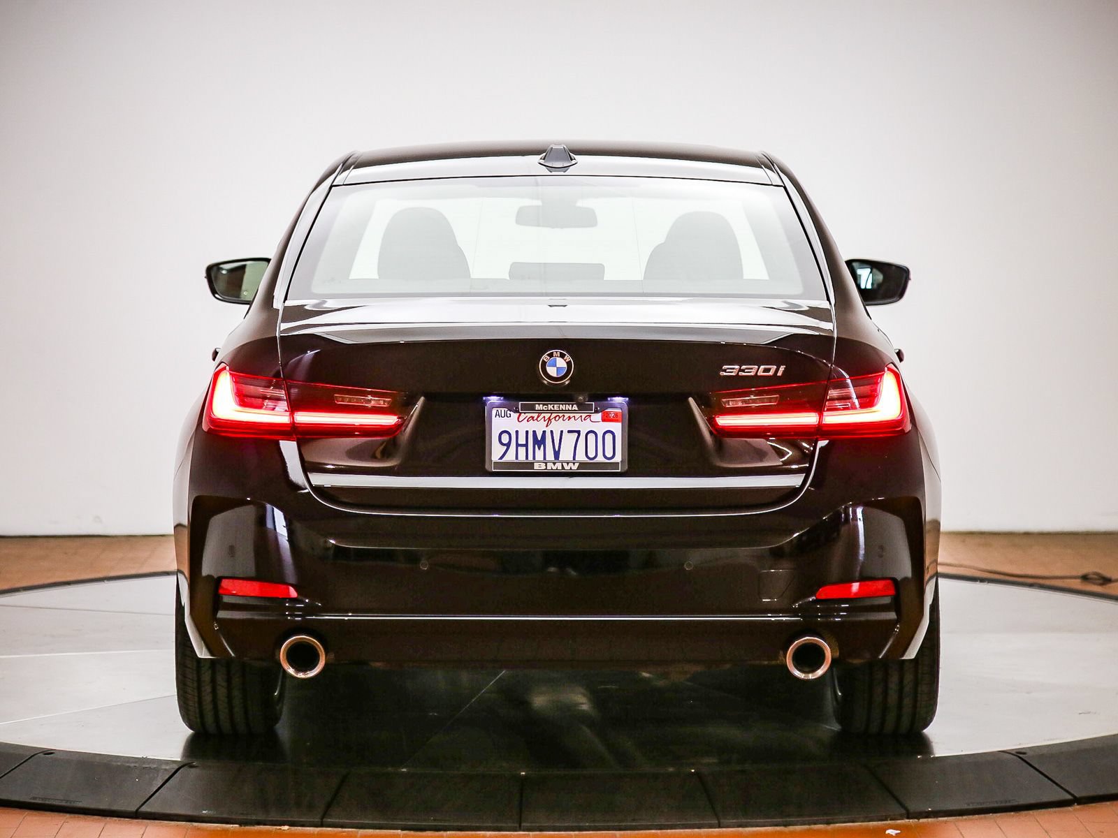 Certified 2023 BMW 330i Sedan w/ Convenience Package RWD image 3