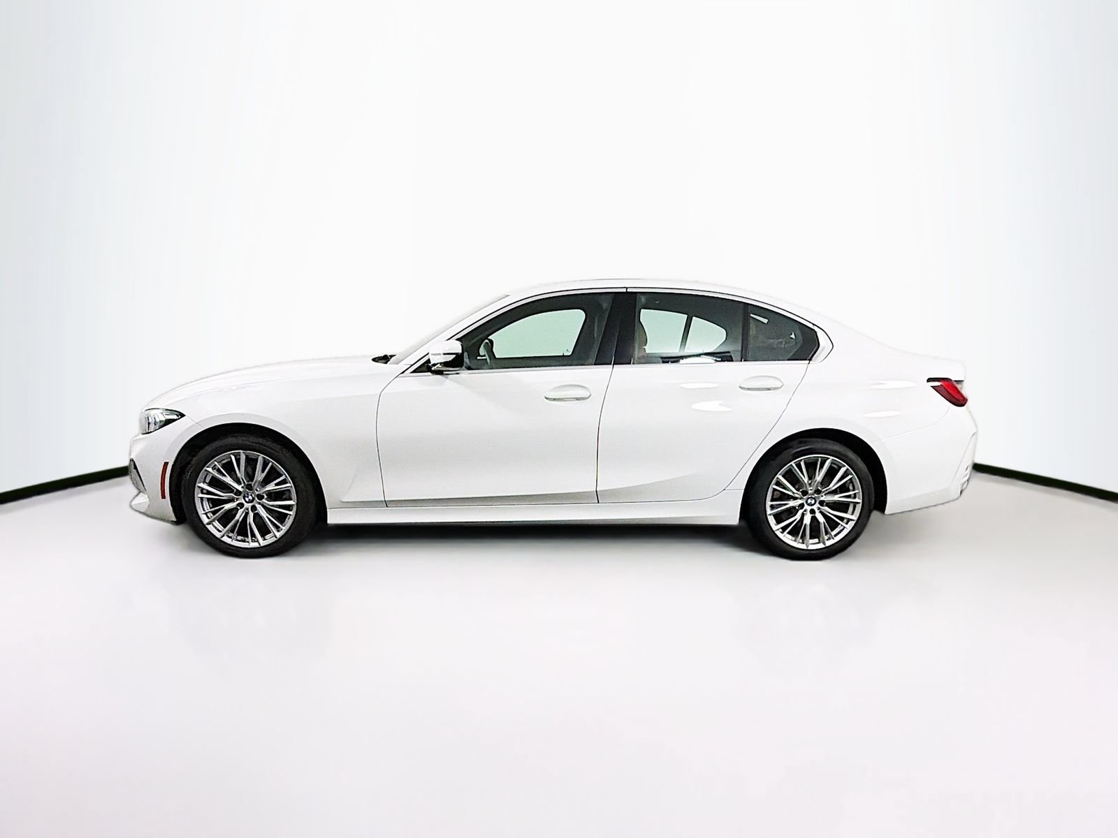 Used 2024 BMW 330i xDrive Sedan AWD/4WD image 4