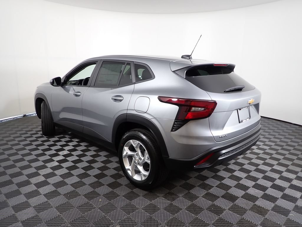 New 2026 Chevrolet Trax LS w/ LS Convenience Package FWD image 11