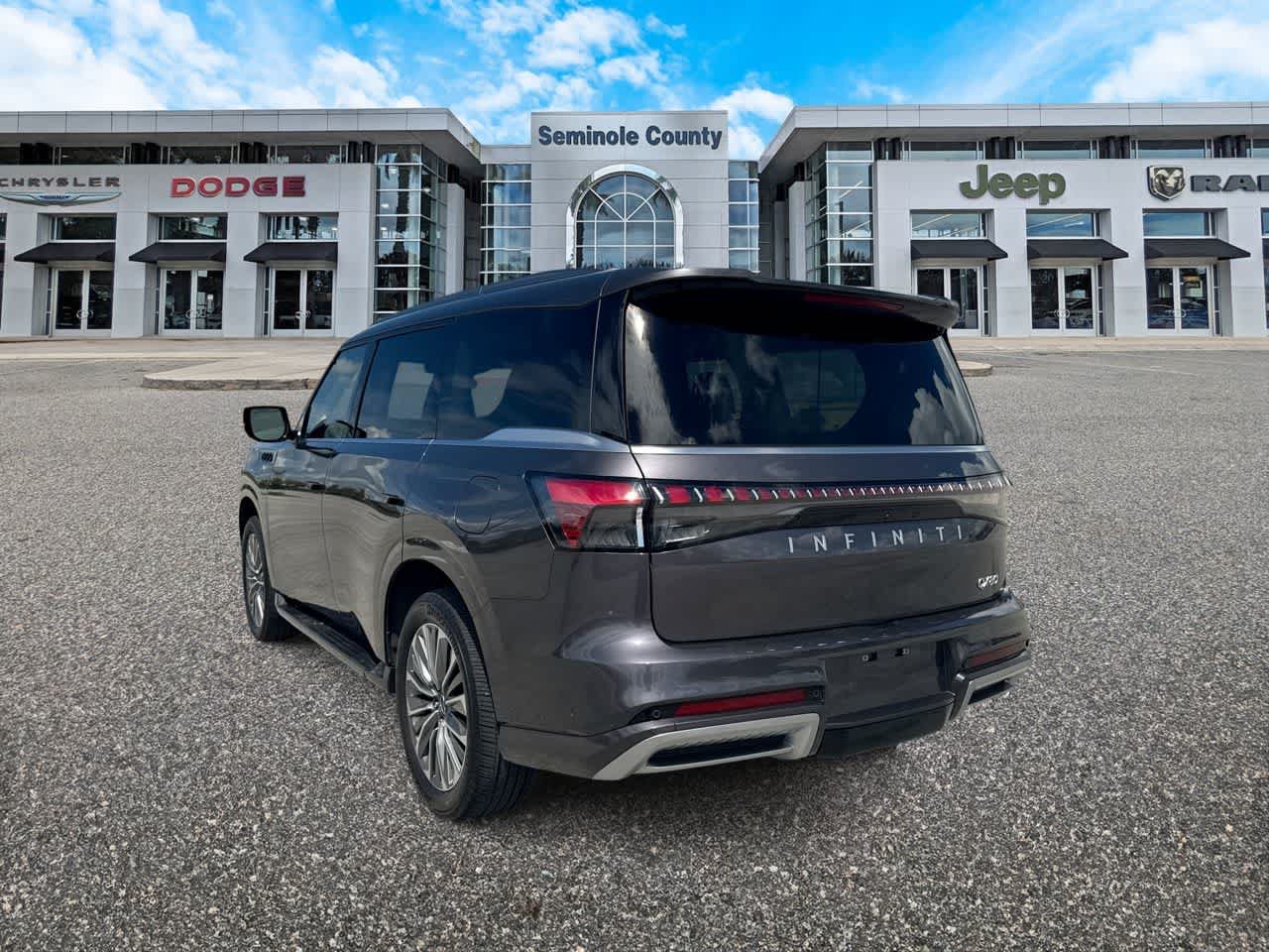 Used 2025 INFINITI QX80 Luxe RWD image 6