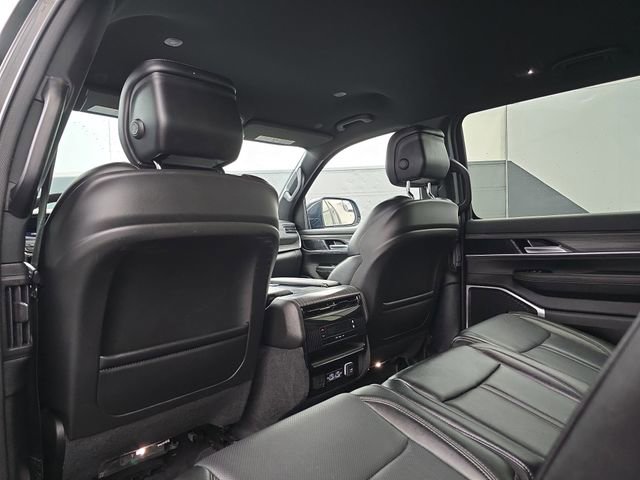 Used 2024 Jeep Wagoneer Series II w/ Flexible Seating Group image 40