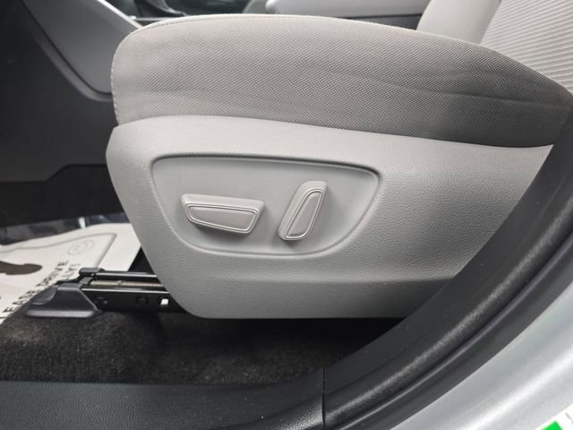 Used 2024 Toyota Highlander LE image 25