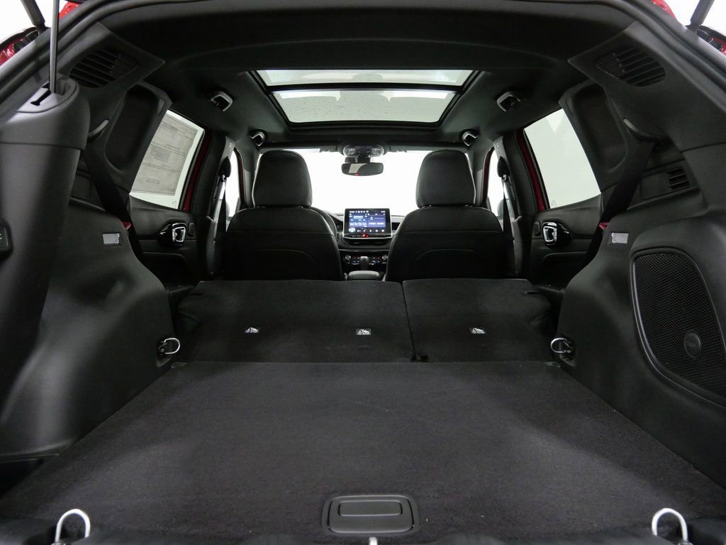 New 2026 Jeep Compass Latitude w/ Sun and Sound Group image 28