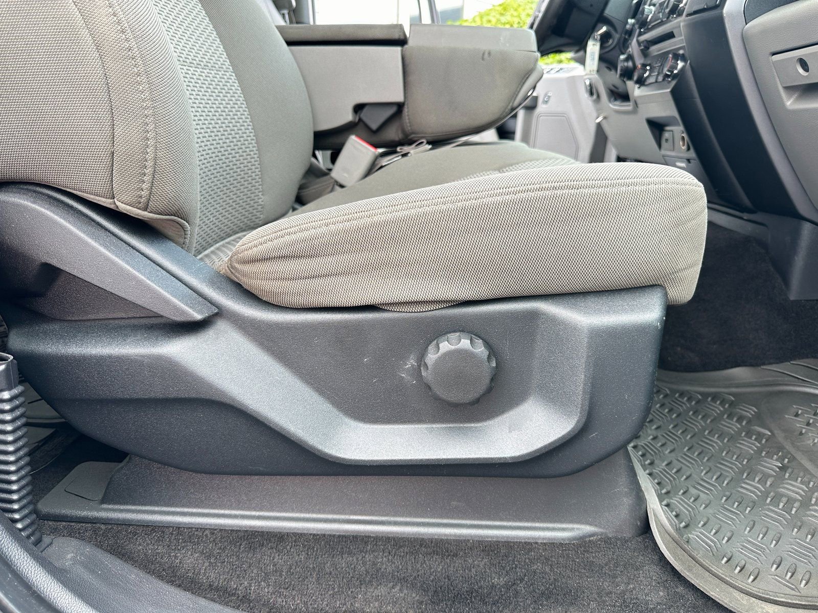 Used 2017 Ford F150 XLT w/ Trailer Tow Package image 31