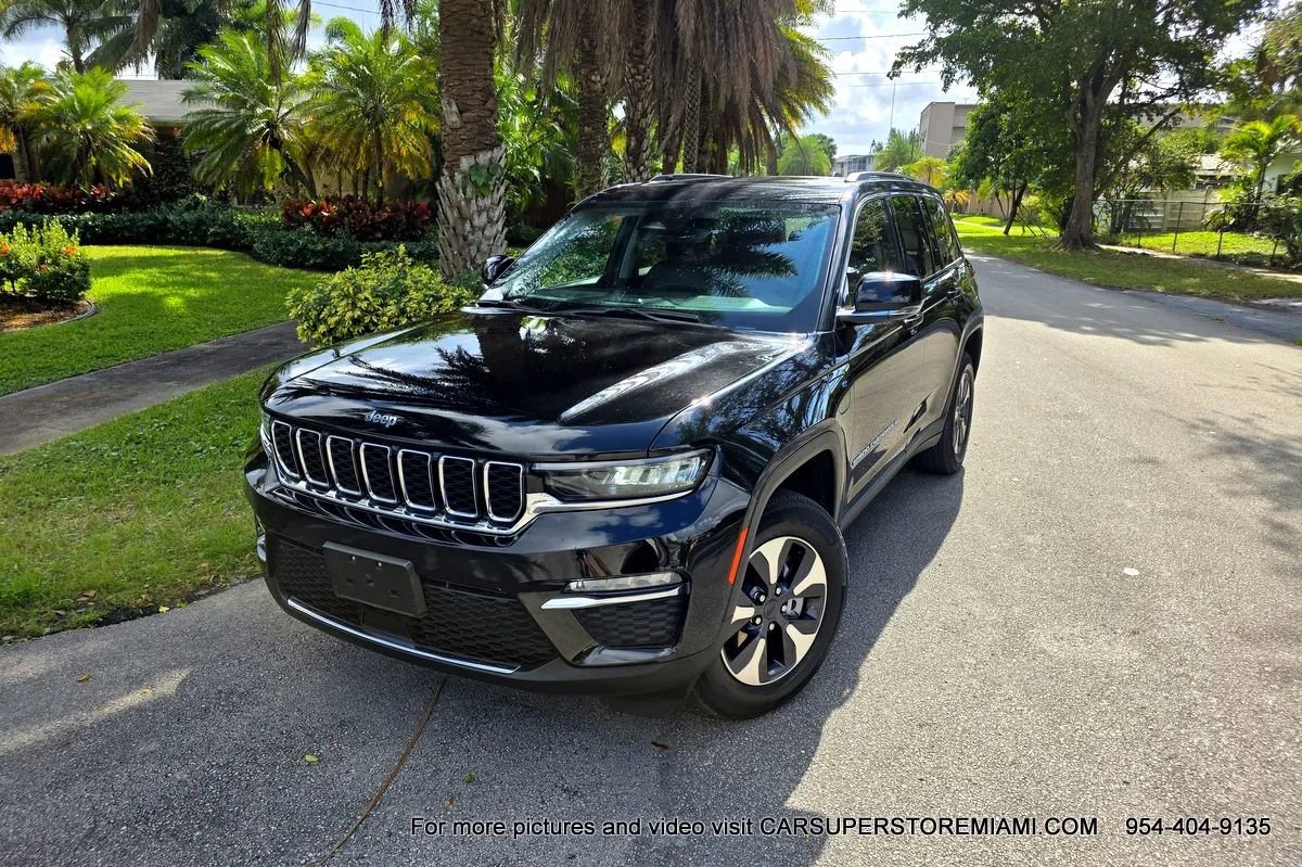 Used 2023 Jeep Grand Cherokee 4WD 4xe image 14